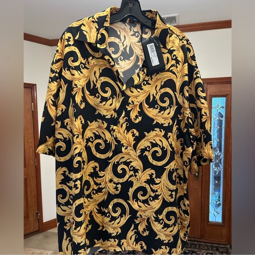 SOLD !!!!!Men’s Versace BAROCCO print silk signature logo shirt size 60/5 XL